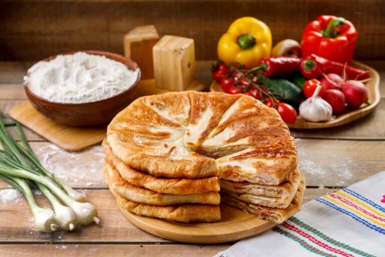 Plăcintă cu Varză și Bacon