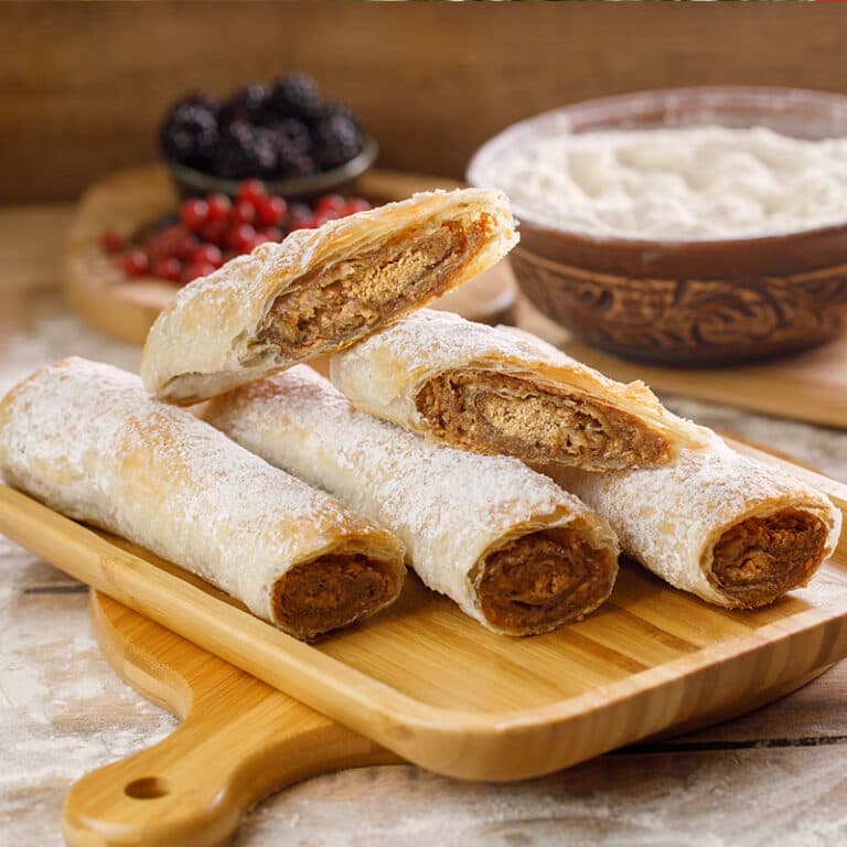 Învârtită cu Halva și Nucă 1 buc