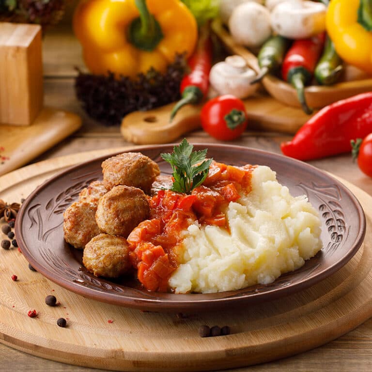 Tefteli marinadă piure cartofi