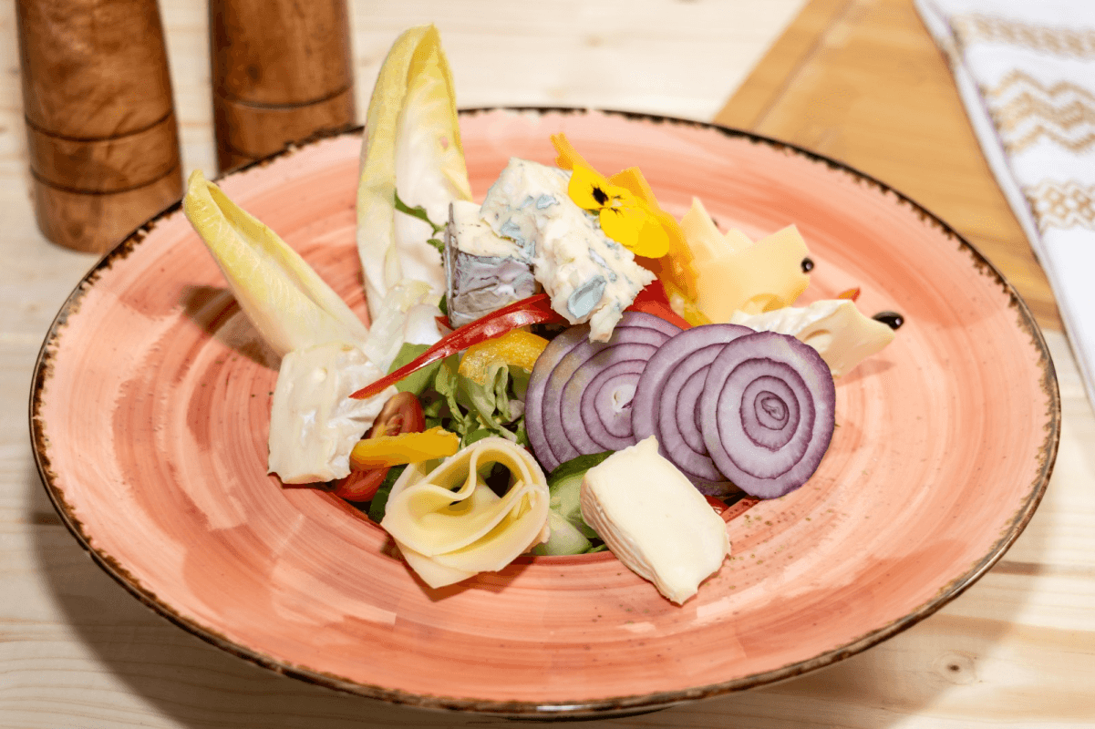 SALATA CU BRANZETURI NOBILE